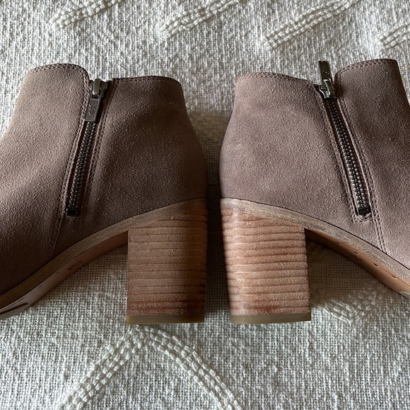 FRYE Danica Chelsea Peep Toe Heeled Suede Booties Size 6 - Picture 12 of 16